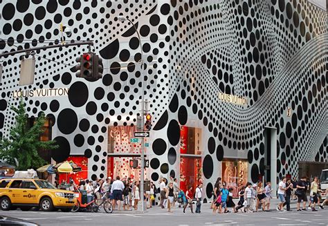 yayoi kusama louis vuitton nyc